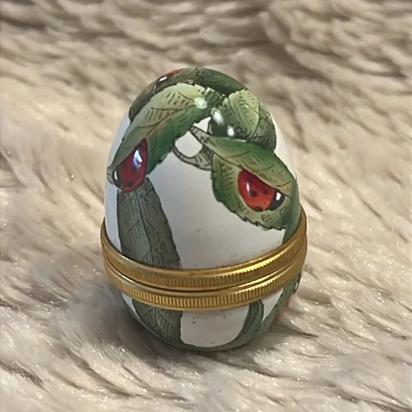 HALCYON Lady Bug Mini Egg Trinket - Picture 3 of 9